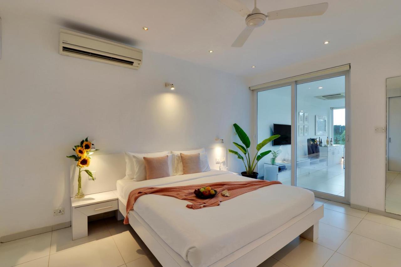 Elivaas 4 Bhk With Pvt Pool & Sunrise Or Sunset View - Risaia Nerul (Goa)