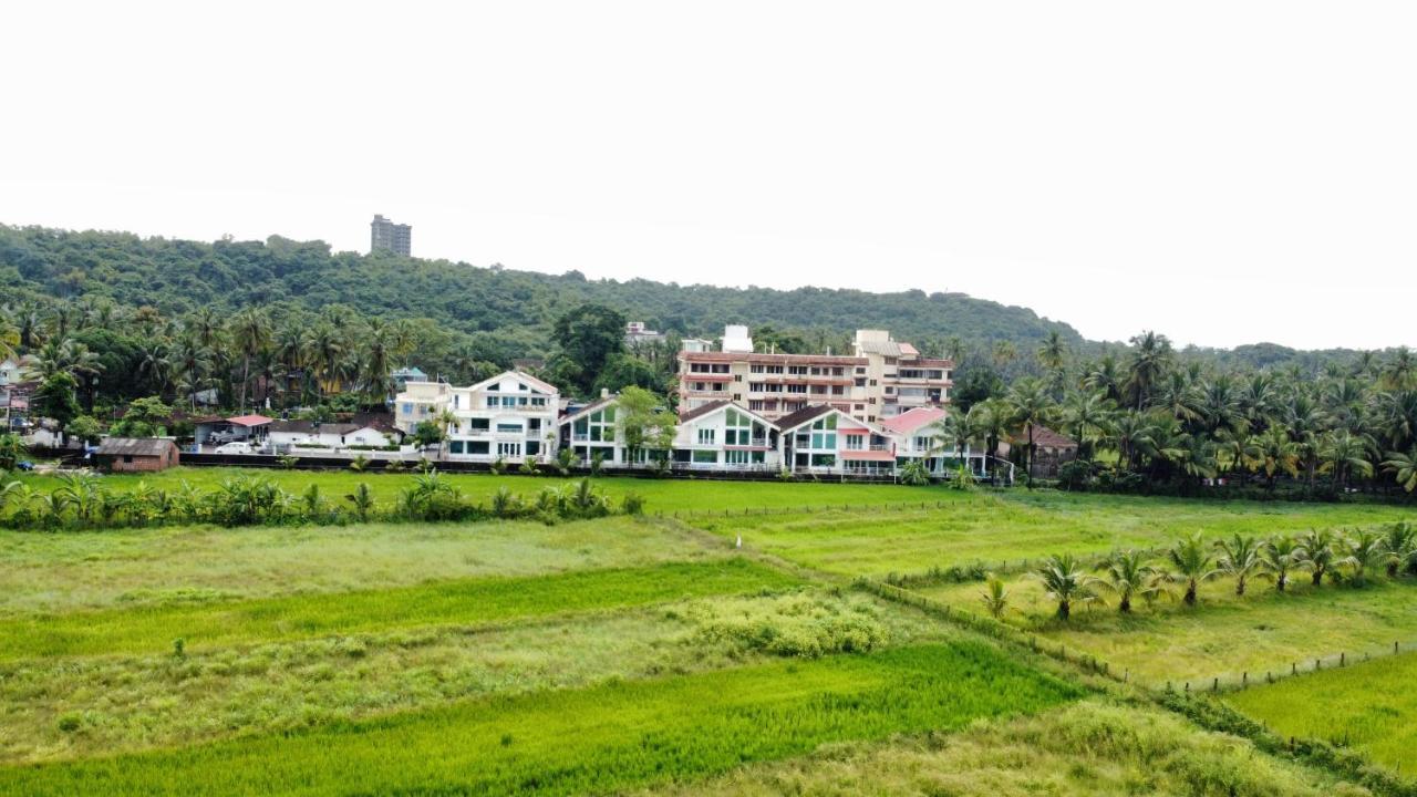 Elivaas 4 Bhk With Pvt Pool & Sunrise Or Sunset View - Risaia Nerul (Goa)