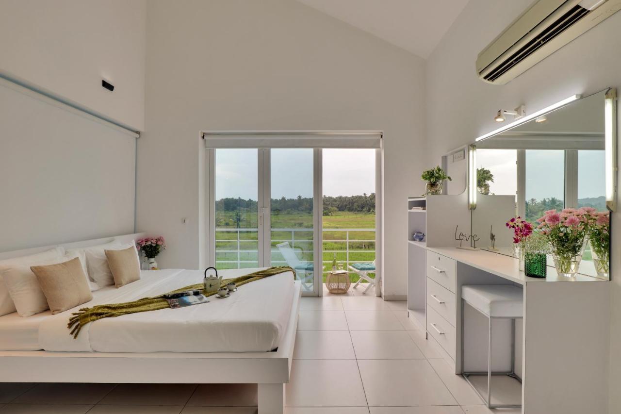 Elivaas 4 Bhk With Pvt Pool & Sunrise Or Sunset View - Risaia * Nerul (Goa)