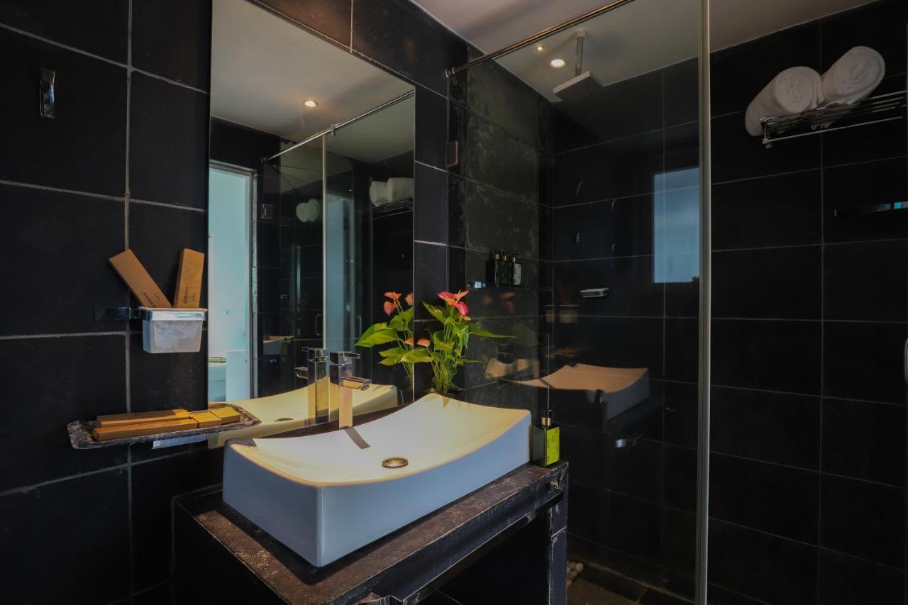 Elivaas 4 Bhk With Pvt Pool & Sunrise Or Sunset View - Risaia Villa Nerul (Goa)