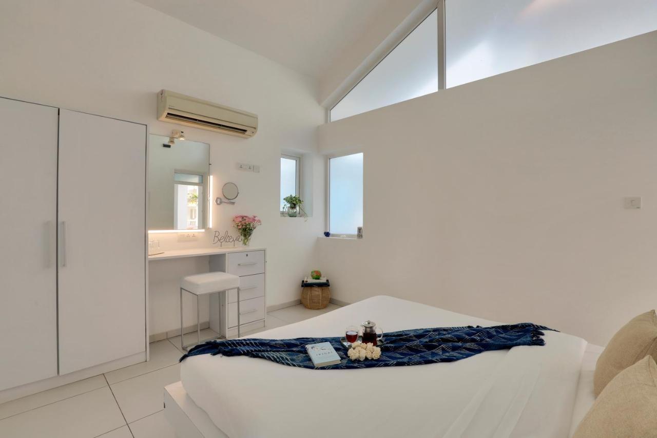 Villa Elivaas 4 Bhk With Pvt Pool & Sunrise Or Sunset View - Risaia *